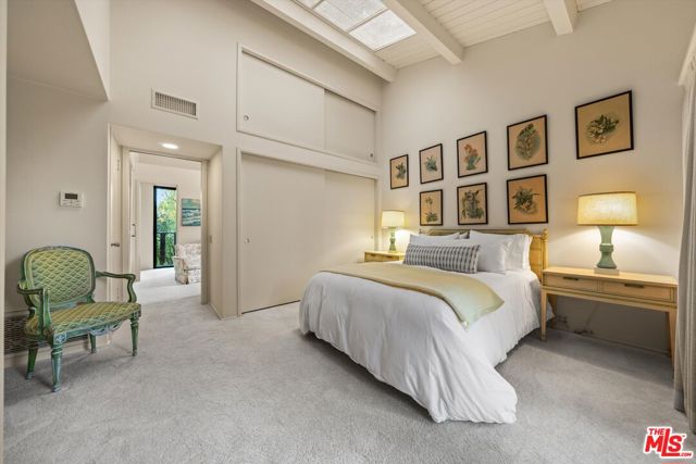 1048 E La Loma Avenue, Somis CA: https://media.crmls.org/mediaz/a14087f7-6c96-42c0-ba55-449c2a7bb16b.jpg