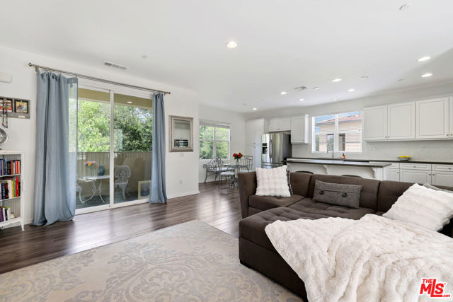 21990 Moveo Drive, Santa Clarita CA: https://media.crmls.org/mediaz/a140b725-a358-4785-9afc-6966f7261aac.jpg