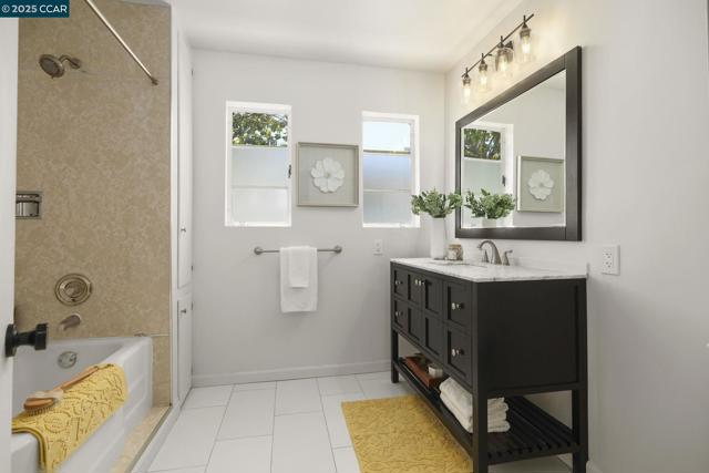 909 Elm St, El Cerrito CA: https://media.crmls.org/mediaz/a1419b27-582d-4f6d-bcb1-efbc8c415d40.jpg