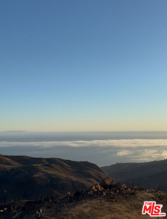 2195 E Little Las Flores Road, Topanga CA: https://media.crmls.org/mediaz/a141a438-bc8b-4b51-902e-8251cf7df5ec.jpg
