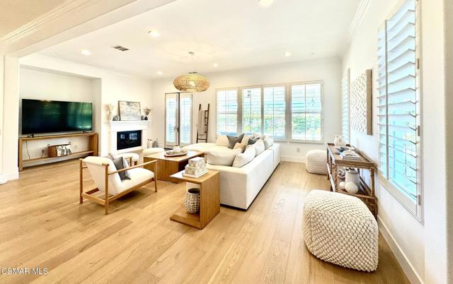 4984 Corral Street, Simi Valley CA: https://media.crmls.org/mediaz/a141fa52-403e-4bfd-b4ee-79bfe45bb349.jpg