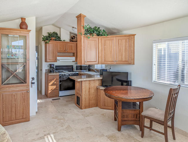 70200 Dillon Road, Desert Hot Springs CA: https://media.crmls.org/mediaz/a1427758-d4ca-43a4-ae57-1cec06c37875.jpg