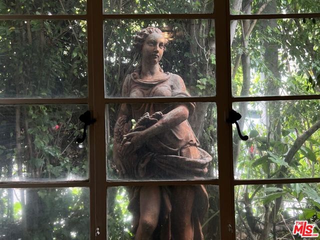 8474 Fountain Avenue, West Hollywood CA: https://media.crmls.org/mediaz/a142985e-bbac-4eb1-92a0-2ad0a683514a.jpg