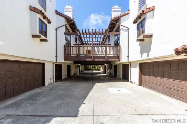 8666 Villa La Jolla Dr, La Jolla CA: https://media.crmls.org/mediaz/a1430598-416f-4d63-abc1-31edc4270cfe.jpg
