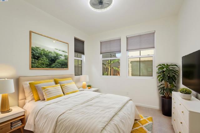 1025 S Fowler Ln, Mountain House CA: https://media.crmls.org/mediaz/a143c44e-27b8-4cf5-8952-950ece5b725e.jpg