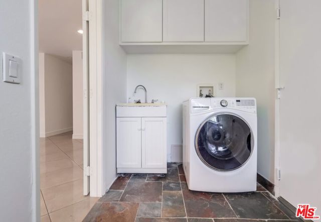687 Mount Carmel Drive, Claremont CA: https://media.crmls.org/mediaz/a143c8f4-1cf5-45ed-94df-2e0ebde273d3.jpg