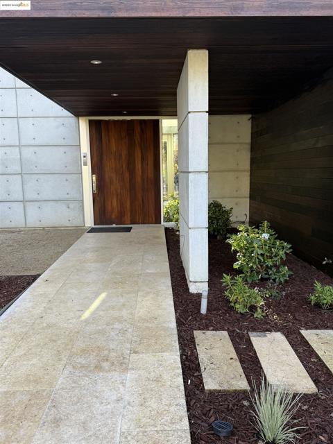 4000 Manzana Lane, Palo Alto CA: https://media.crmls.org/mediaz/a143f021-0ad2-43ee-94ce-d35477f965f9.jpg