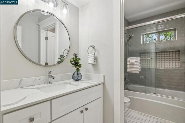 1019 Silverhill Drive, Lafayette CA: https://media.crmls.org/mediaz/a144619e-7a18-439a-8adb-48feed1d7ef0.jpg
