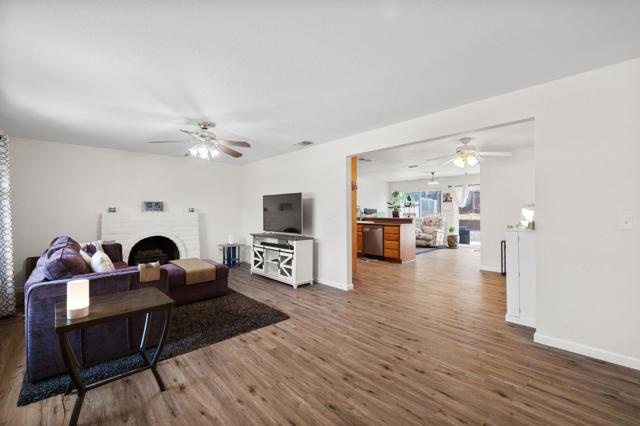 4165 Ernestine Way, North Highlands CA: https://media.crmls.org/mediaz/a1449b5e-b5ac-4b5c-b996-d3150751de08.jpg