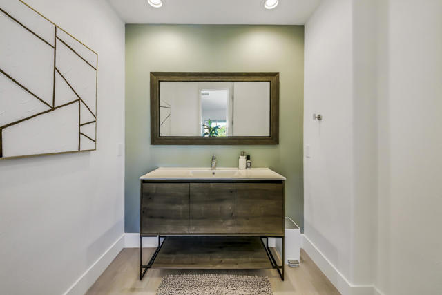 28 POWDER ROOM  mls