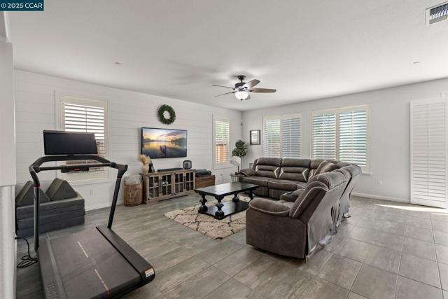 158 Wooley Creek Way, Brentwood CA: https://media.crmls.org/mediaz/a144f5c0-99f3-4fca-8df3-12c02e3ec323.jpg