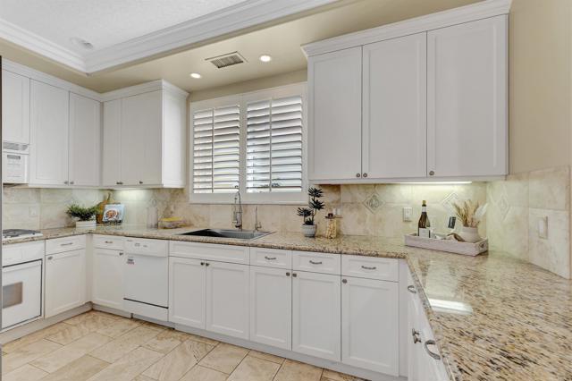 Detail Gallery Image 12 of 44 For 509 W Balboa Bld, Newport Beach,  CA 92661 - 3 Beds | 3/1 Baths