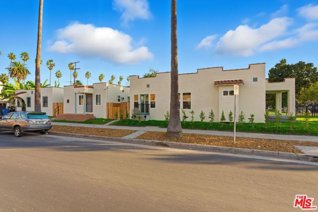 5200 S St Andrews Place, Los Angeles CA: https://media.crmls.org/mediaz/a1450416-0baf-4041-abea-0293b3a8d0e8.jpg