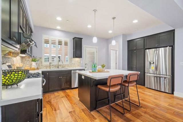 2560 Saffron Way, Mountain View CA: https://media.crmls.org/mediaz/a145206a-565b-4b63-be31-bfb5206ecd70.jpg