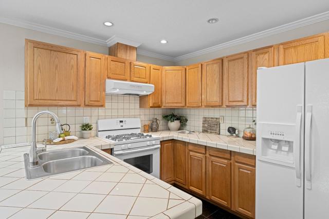 6084 Amador Place, Newark CA: https://media.crmls.org/mediaz/a145336d-b079-41e7-943c-afb05f3afd06.jpg