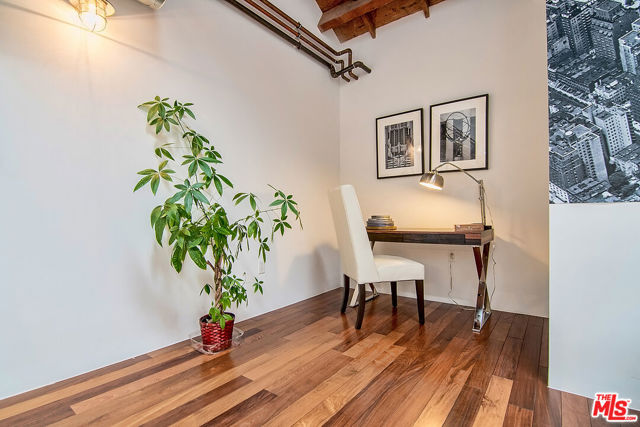 1046 Princeton Drive, Venice CA: https://media.crmls.org/mediaz/a1453dd0-124c-4842-93c4-c6a6ffabc32c.jpg