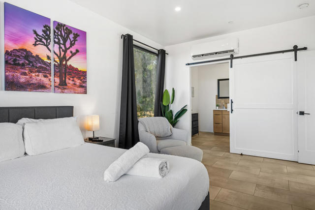 61004 Prescott Trail, Joshua Tree CA: https://media.crmls.org/mediaz/a145cee6-89ae-48e6-869a-54db0878dd2f.jpg