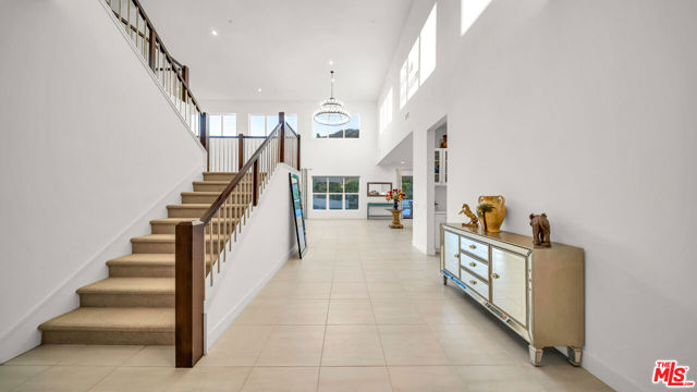 12553 N Ridgeline Road, Porter Ranch CA: https://media.crmls.org/mediaz/a145dc34-b100-4c62-8ede-c04e5ddc465e.jpg