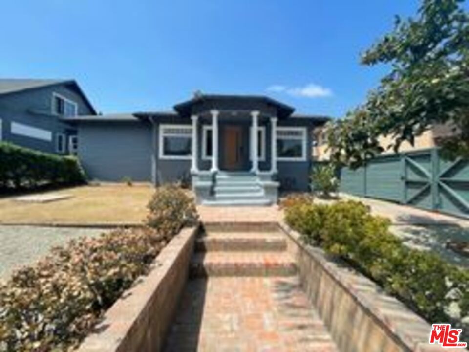 Multifamily at 821 N Harvard Boulevard