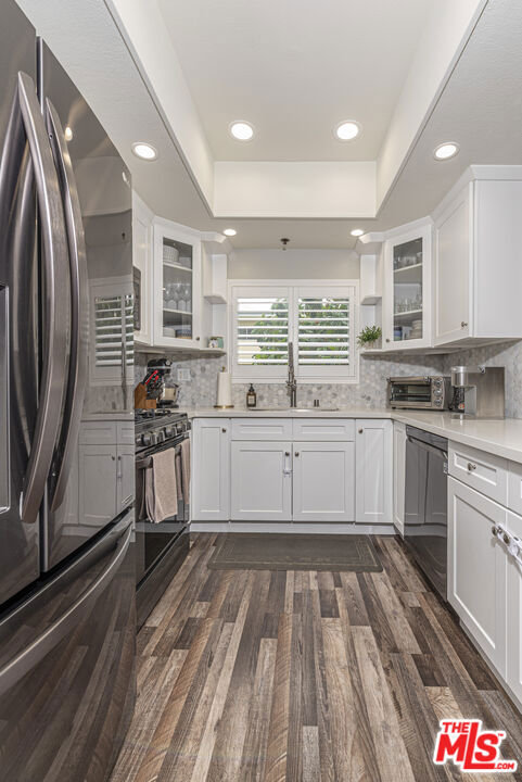 14919 Dickens Street, Sherman Oaks CA: https://media.crmls.org/mediaz/a146b0eb-d3d1-4225-9b15-136e8cc16a8b.jpg