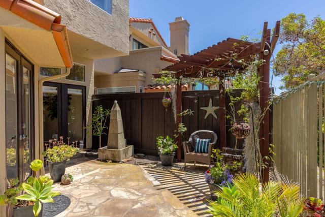 1466 Caminito Solidago, La Jolla CA: https://media.crmls.org/mediaz/a146c682-ce1e-4fff-b62c-3a93cb31cac6.jpg