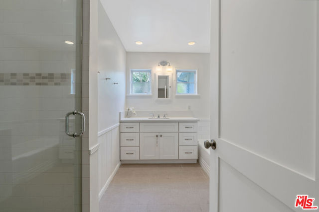 5705 Sunnyslope Avenue, Valley Glen CA: https://media.crmls.org/mediaz/a14722fb-2593-44f1-97c6-ffb8c30a8e5b.jpg