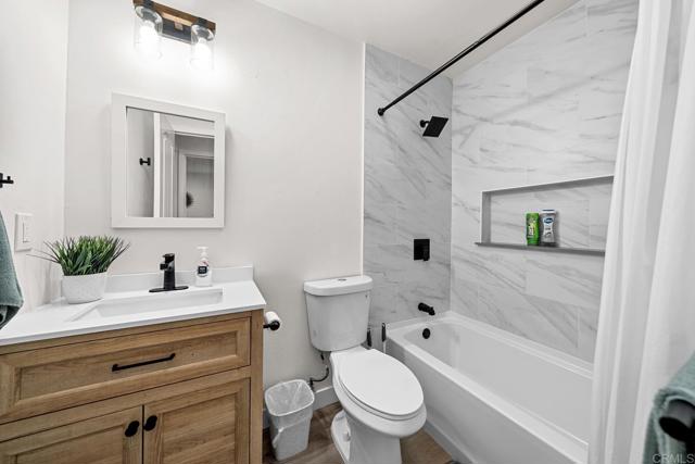 9903 Lindo Lake Place, Lakeside CA: https://media.crmls.org/mediaz/a1473b6d-84be-4497-8577-17f62852d9cd.jpg