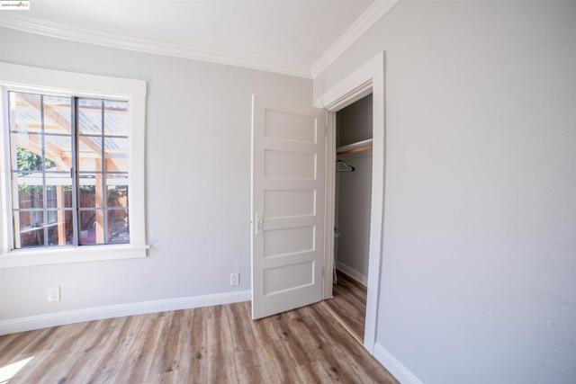 3517 Allendale Ave, Oakland CA: https://media.crmls.org/mediaz/a14757d5-8620-4f1f-921f-0f6d69e499f4.jpg