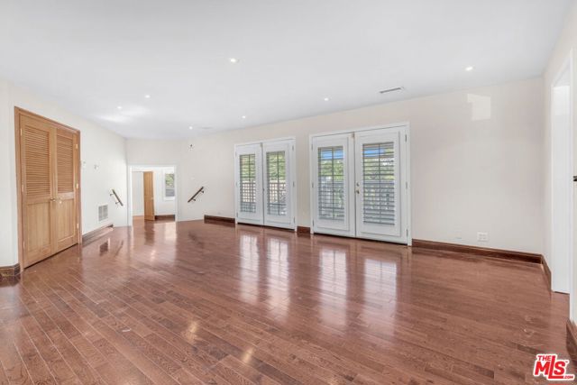 3200 Oakley Drive, Los Angeles CA: https://media.crmls.org/mediaz/a14761d9-d7dd-41ac-b3bb-d0cff7a636c2.jpg