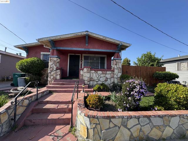 1953 102nd Ave, Oakland CA: https://media.crmls.org/mediaz/a1478a0e-4824-4189-943b-652424f1c021.jpg