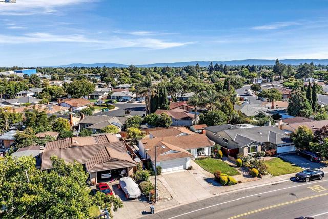 1942 Sherman Dr, Union City CA: https://media.crmls.org/mediaz/a14795f4-2ae2-44dc-906e-f3f8c9042d5b.jpg
