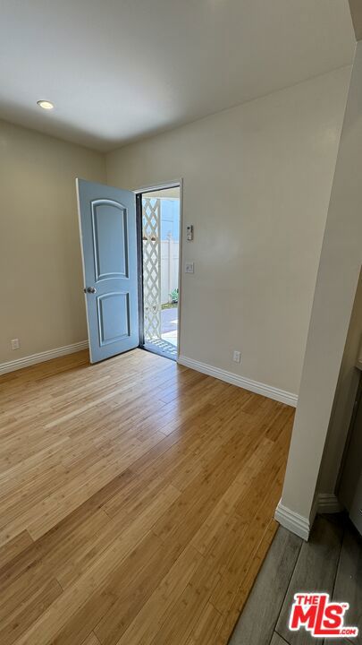 650 656 Park Avenue, Long Beach CA: https://media.crmls.org/mediaz/a14843f0-cf73-4cf4-aa9d-78ca54ea2c32.jpg