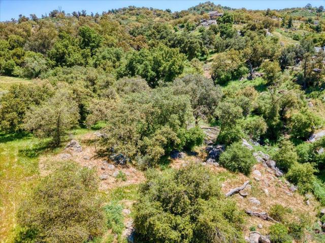 24903 Oakana Rd, Ramona CA: https://media.crmls.org/mediaz/a1490b74-5e54-458a-b40d-3fb884379737.jpg