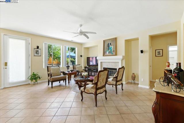 250 BRIDGEWATER RD, Hayward CA: https://media.crmls.org/mediaz/a1491306-bec0-420f-8896-6407f288e8ad.jpg