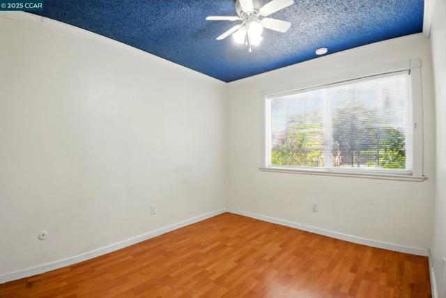 9121 Eaglepoint Ln, Stockton CA: https://media.crmls.org/mediaz/a14957f4-4e71-4b23-81ec-d5d8dd3ebfda.jpg