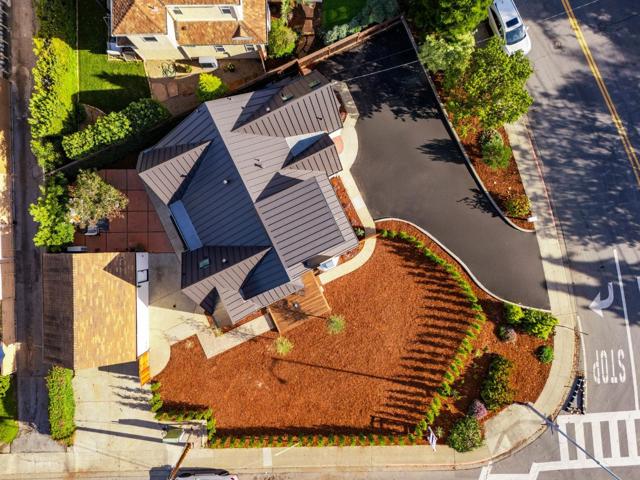 58 Gladys Avenue, Mountain View CA: https://media.crmls.org/mediaz/a1496d46-133f-483b-8c48-3de6b5fb5e23.jpg