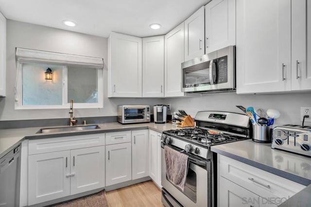 3978 Shenandoah Dr, Oceanside CA: https://media.crmls.org/mediaz/a149e1be-61ef-4ed5-ace6-a2869f401347.jpg