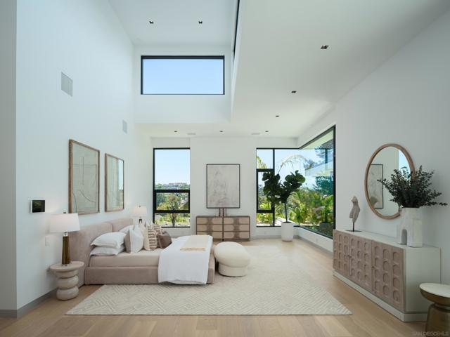 Image 17 of 67 For 6283 La Jolla Scenic Dr S