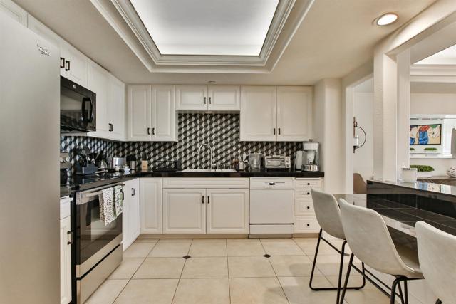 Detail Gallery Image 8 of 22 For 1099 1st St #119,  Coronado,  CA 92118 - 2 Beds | 2/1 Baths