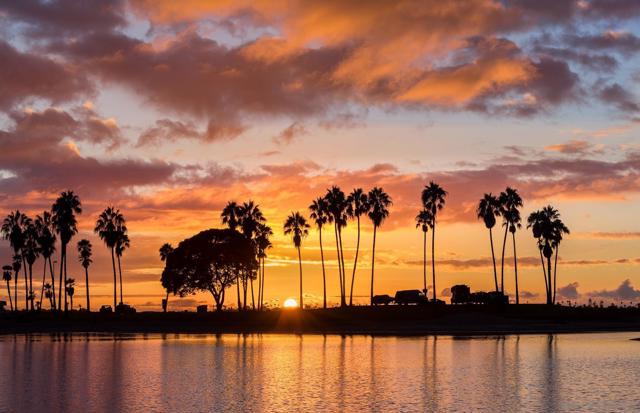 4732 Iroquois Ave, San Diego CA: https://media.crmls.org/mediaz/a14b437b-ad6e-472e-9524-09431b4a5720.jpg