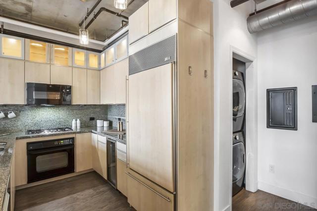 877 Island Ave, San Diego CA: https://media.crmls.org/mediaz/a14b6ccb-4b07-4053-b3a0-0523d7a7bda7.jpg
