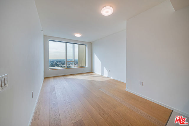 889 Francisco Street, Los Angeles CA: https://media.crmls.org/mediaz/a14b8aaf-ef2a-4c27-817e-291d3977713e.jpg