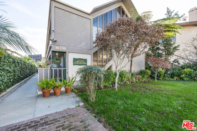 10396 Almayo Avenue, Los Angeles CA: https://media.crmls.org/mediaz/a14b92b9-2e1f-4c0b-b520-187ffb740db3.jpg