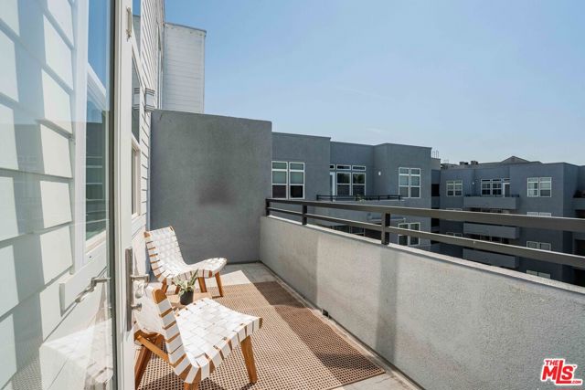 7100 Playa Vista Drive, Playa Vista CA: https://media.crmls.org/mediaz/a14c2118-08cf-4d37-a693-b0367c80355b.jpg