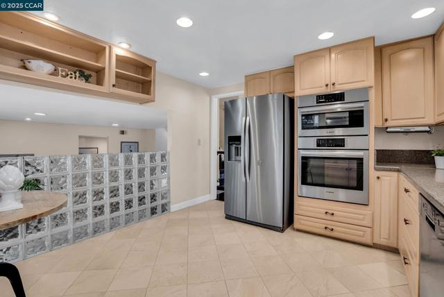 102 Monasterio Ct, San Ramon CA: https://media.crmls.org/mediaz/a14c81fd-48cb-4b78-950a-0b0fcc3ae32f.jpg