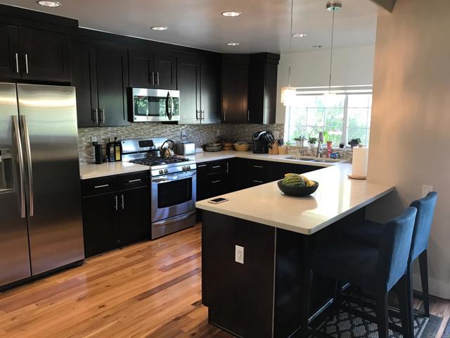 Detail Gallery Image 8 of 56 For 6860 Whitaker Ave, Lake Balboa,  CA 91406 - 3 Beds | 2 Baths