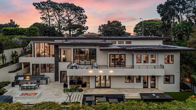 8070 La Jolla Scenic Dr N, La Jolla CA: https://media.crmls.org/mediaz/a14ce459-4eac-4796-b8f3-5a7442590bf9.jpg