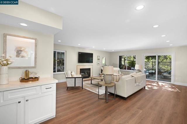 4072 Westminster Pl, Danville CA: https://media.crmls.org/mediaz/a14dc087-64af-4e56-ab8e-e35873d49cba.jpg