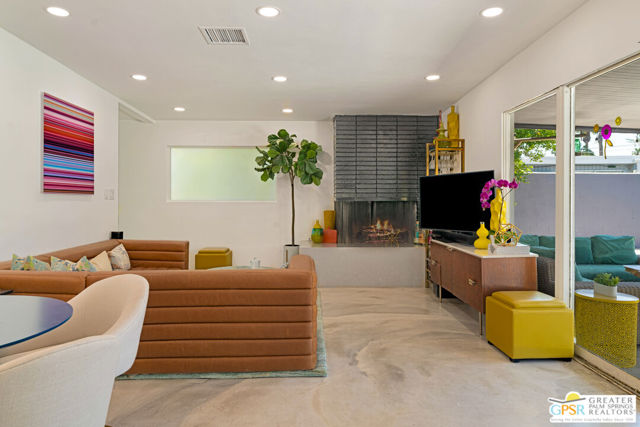 1405 E Tachevah Drive, Palm Springs CA: https://media.crmls.org/mediaz/a14decab-8225-4217-9360-a0a4aa20db97.jpg