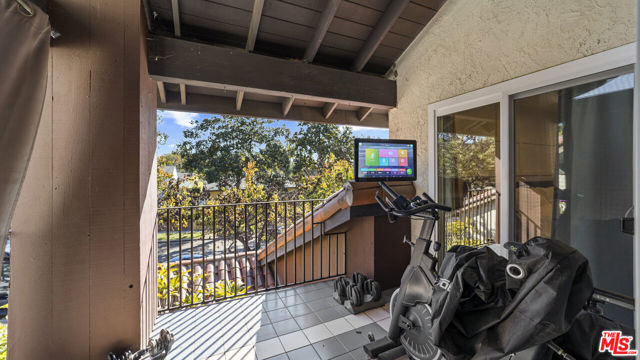 663 W Terrylynn Place, Long Beach CA: https://media.crmls.org/mediaz/a14e11e5-3d3b-4cac-8c03-3d2289b6bb15.jpg